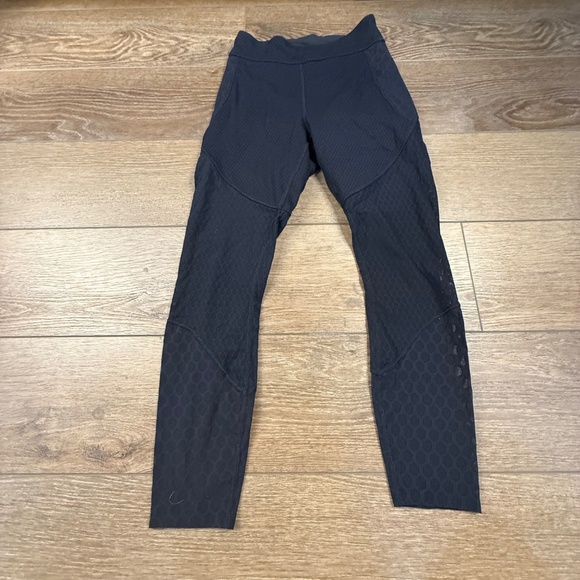Lululemon Geo Tight 28" Black Lululemon Lab Mesh Hi-Rise, Textured Athletic Sz 6 - Picture 3 of 11